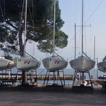 Un Angolo Di Paradiso Sul Di Garda Apartment *